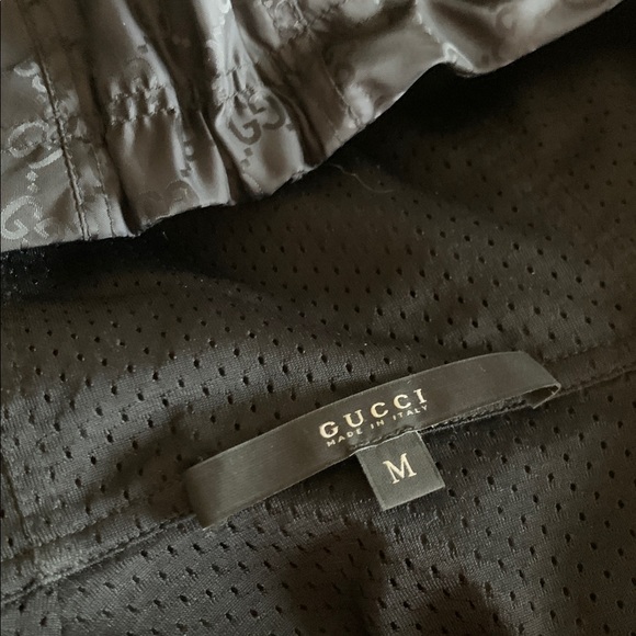Vintage Gucci Black Bomber Jacket with Hoodie and 2009 Logo Pattern - Picture 11 of 16